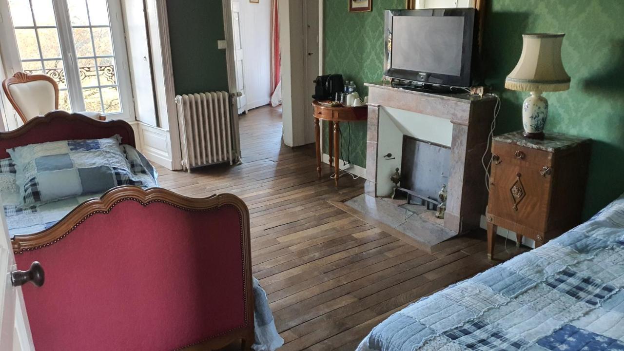 Chateau De La Frogerie Bed & Breakfast 3*